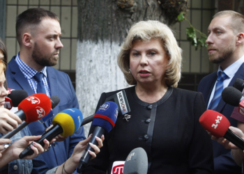 Российский омбудсмен: Денисову не пустят к Сенцову, потому что она не гражданка РФ