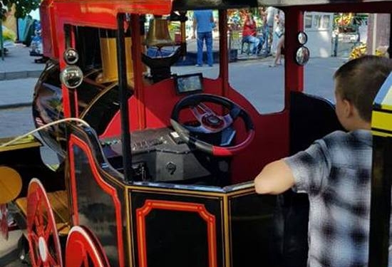 В Николаеве женщину сбил детский электропоезд