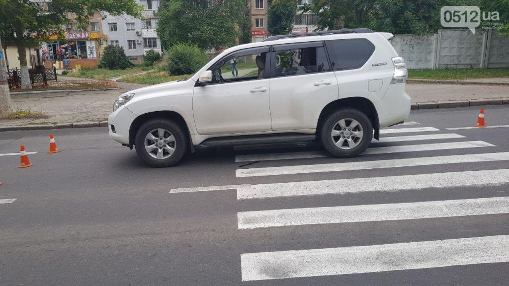 "Land Cruiser" на пешеходном переходе в центре Николаева сбил пенсионерку: пострадавшая в больнице 1