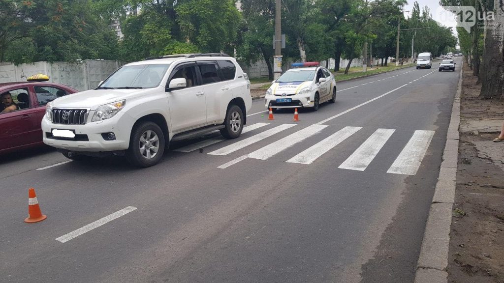 "Land Cruiser" на пешеходном переходе в центре Николаева сбил пенсионерку: пострадавшая в больнице 5