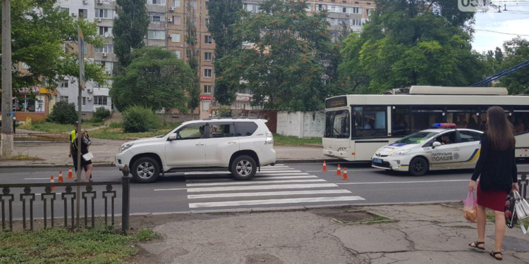 “Land Cruiser” на пешеходном переходе в центре Николаева сбил пенсионерку: пострадавшая в больнице