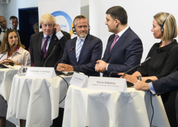 Кнут и пряник. Что говорят высокопоставленные иностранцы об украинских реформах