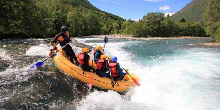Четыре туриста погибли в Грузии во время сплава по реке