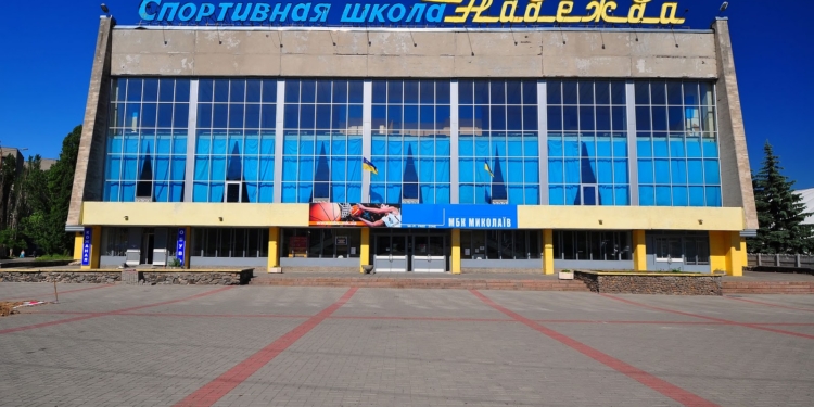 В Николаеве фирма с уставным капиталом в 500 грн. капитально “утеплит” спортшколу “Надежда” за 14,6 млн.грн.