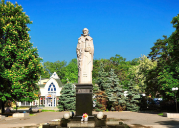 Депутат заявил, что памятник Святому Николаю в Каштановом сквере может упасть