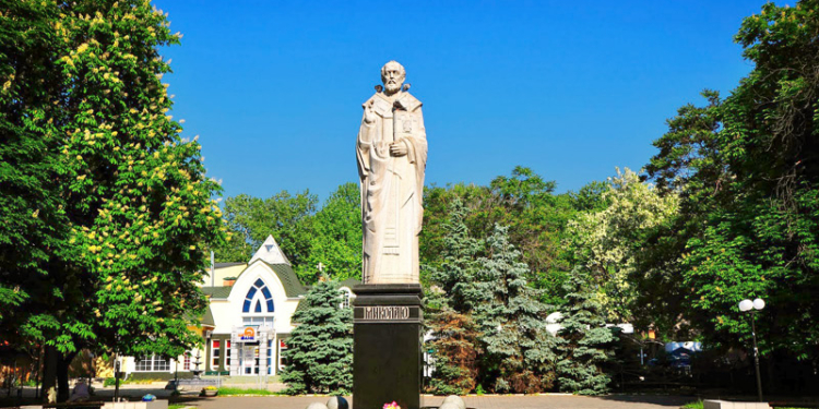 Депутат заявил, что памятник Святому Николаю в Каштановом сквере может упасть