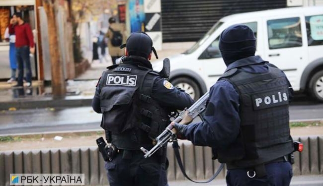 В Турции полиция открыла огонь по машине с мешками бюллетеней