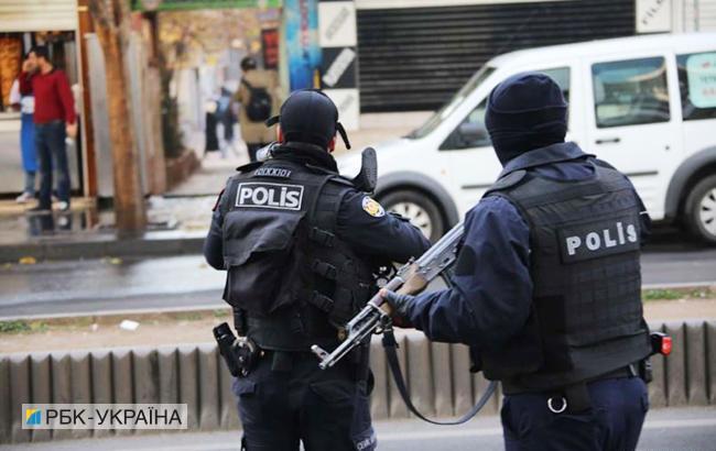 В Турции полиция открыла огонь по машине с мешками бюллетеней 1