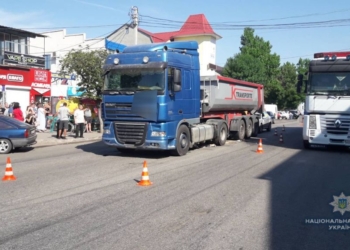 В Вознесенске грузовик DAF наехал на женщину, она погибла на месте