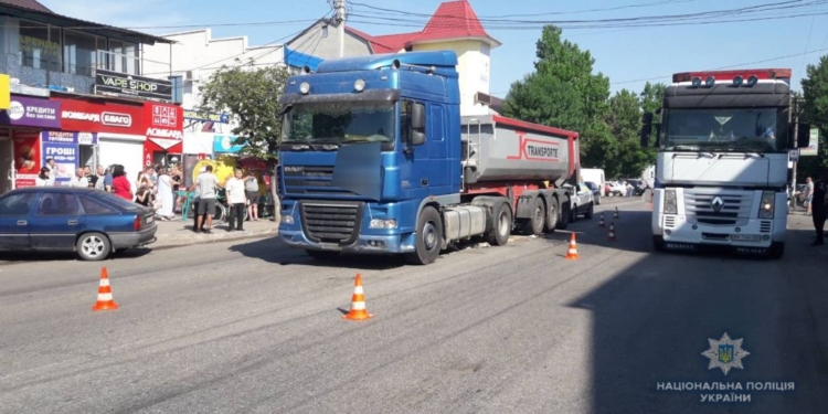 В Вознесенске грузовик DAF наехал на женщину, она погибла на месте