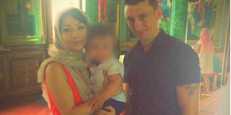 Николаевский патрульный, спасший малыша, выброшенного пьяной матерью с моста в реку, стал его крестным отцом