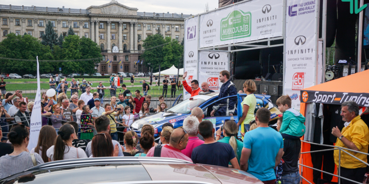 День молодежи николаевцы отметили в компании раллийных гонщиков и музыкантов