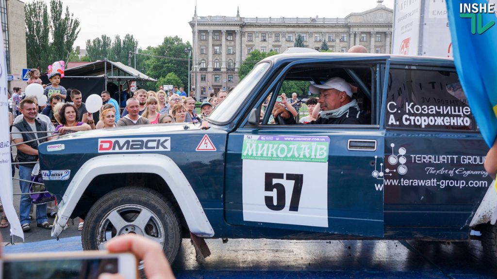 День молодежи николаевцы отметили в компании раллийных гонщиков и музыкантов 28