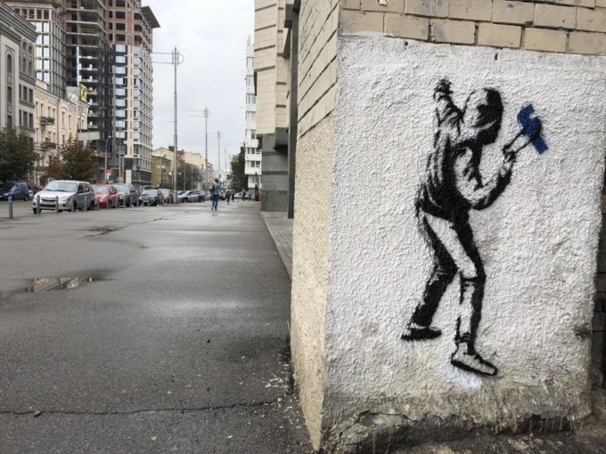 В Киеве появились граффити в стиле Бэнкси после концерта Massive Attack 1