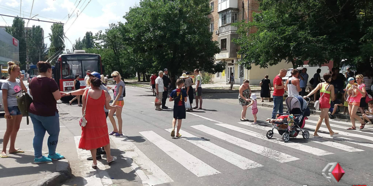 Сенкевич заявил, что жильцам КП «Гуртожиток», которые перекрыли дорогу в Лесках, сегодня подключат электричество