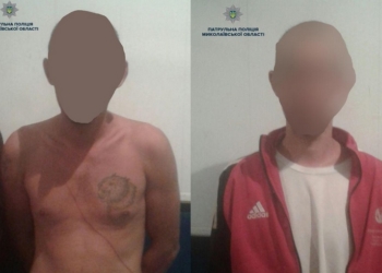 В Николаеве патрульные из группы ТОР по горячим следам задержали двух подозреваемых в совершении грабежа