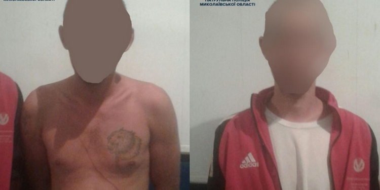 В Николаеве патрульные из группы ТОР по горячим следам задержали двух подозреваемых в совершении грабежа