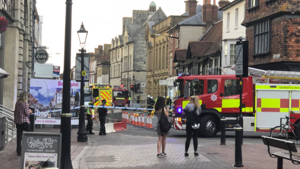 Дуют на воду: британская полиция перекрыла улицу из-за сообщения о мужчине, которому стало плохо вблизи места, где в марте отравили Скрипалей