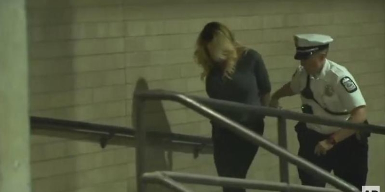 Порноактрису, которая судится с Трампом, забрали в полицейский участок