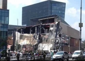 В столице Мексики среди бела дня обрушился открытый 4 месяца назад торговый центр