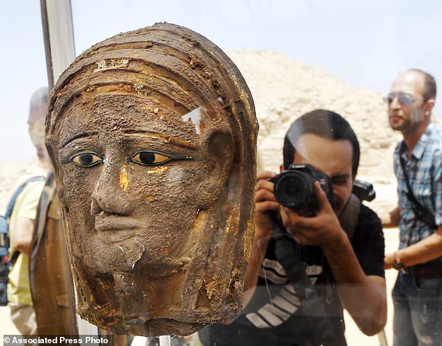 Археологи откопали под Каиром 2500-летнюю мастерскую мумификации 3