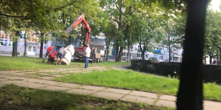 Во Львове пытались украсть памятник героям УПА