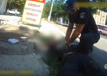 В Николаеве патрульные и медики спасли жизнь мужчине, у которого на улице остановилось сердце