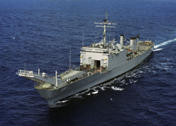 Даже списанный военный корабль можно проводить на покой достойно: американский Racine «погиб в бою»