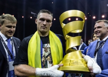 И гимн Украины звучал в Москве: боксер Александр Усик стал абсолютным чемпионом мира