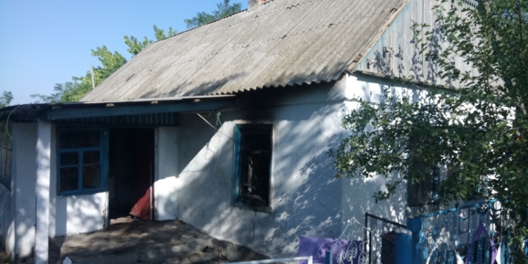 Неосторожность с огнем на Николаевщине привела к пожару в жилом доме