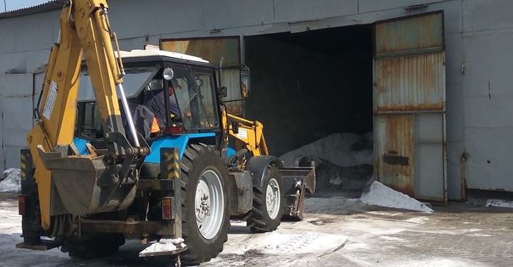 Готовь соль летом: Николаев начал закупать средство для посыпки дорог в гололед