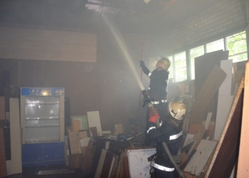 В Николаеве загорелась крыша производственных помещений – сообща потушили быстро