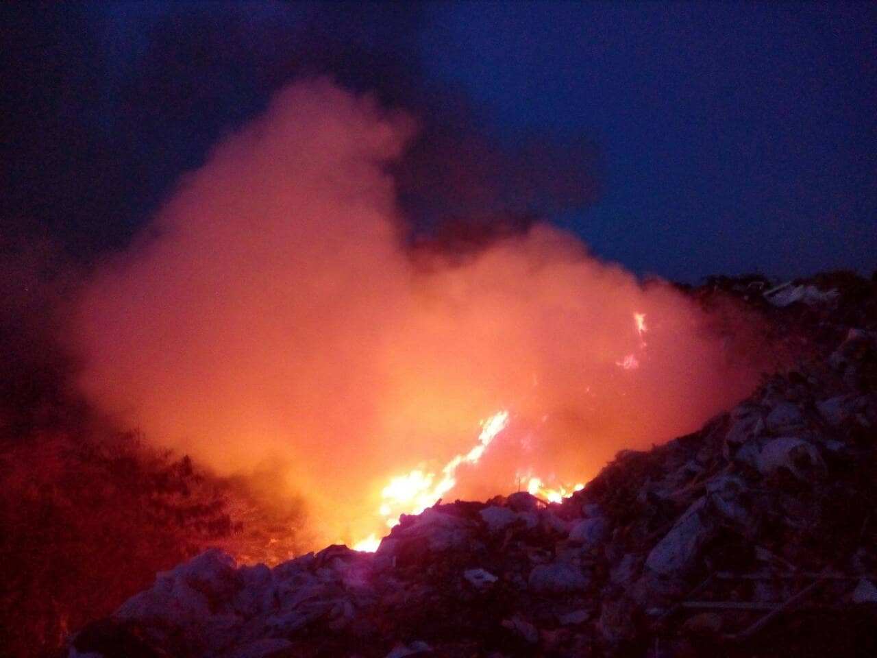 Под Николаевом снова горел полигон ТБО – пожар охватил 800 кв.м