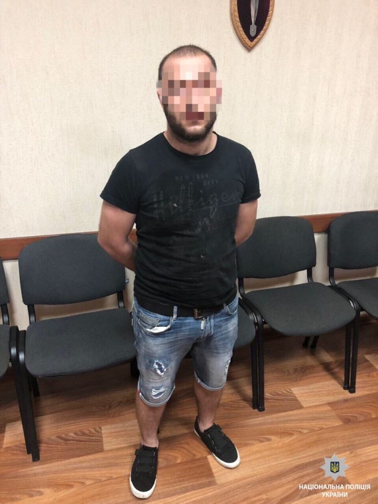 В Николаеве задержали мужчину, который нанес ножевые ранения двум 18-летним парням с повреждением легкого и сердца 1