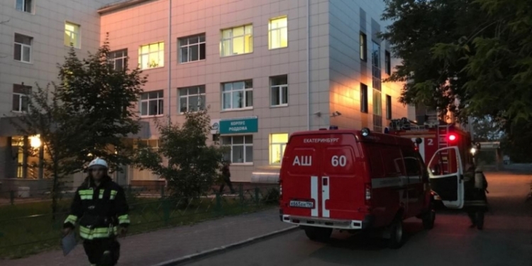 В российском Екатеринбурге ночью вспыхнул пожар в роддоме