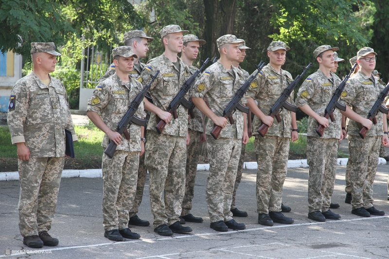 В Николаеве на верность Украине присягнули 60 студентов гражданских вузов, завершивших курс подготовки офицеров запаса 4