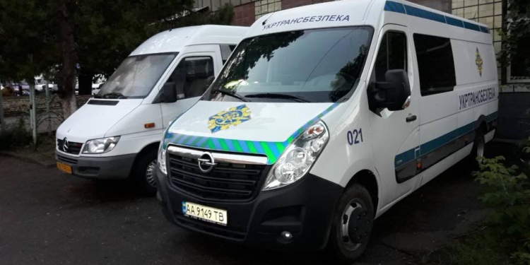 Автобусы отстаиваются не в гараже, а водители официально не трудоустроены – проверяющие нагрянули к николаевскому перевозчику «Приватавтолюкс»