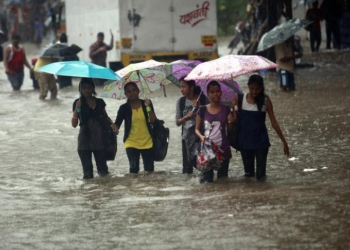 Индию заливает – в результате наводнения, вызванного ливнями, погибло 37 человек