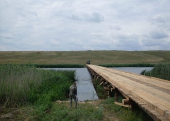 Чтобы боевая подготовка была лучше: на Широколановском полигоне построили деревянный мост через реку Березанка