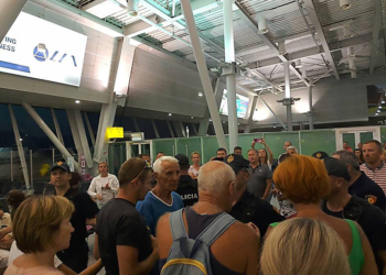 В аэропорту столицы Албании Тиране застряли туристы, среди которых есть жители Николаева