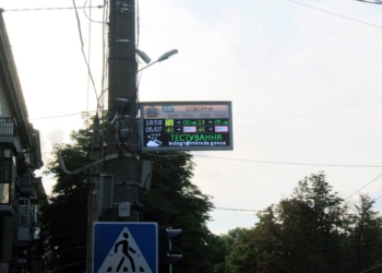 В Николаеве начали тестировать электронные табло для общественного транспорта: горожане должны знать, сколько ждать следующего троллейбуса или автобуса