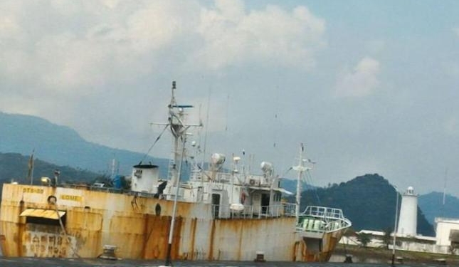 Двое украинских моряков, задержанных в Индонезии больше года назад, возвращаются в Украину