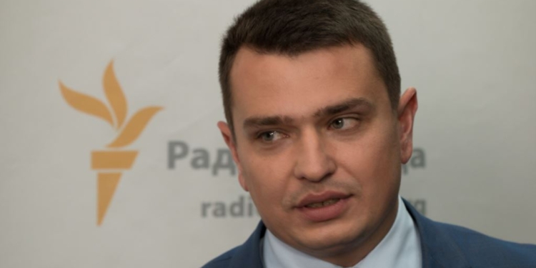 В гостях у Президента: журналисты зафиксировали, что директор НАБУ Сытник ночью ездил к Порошенко