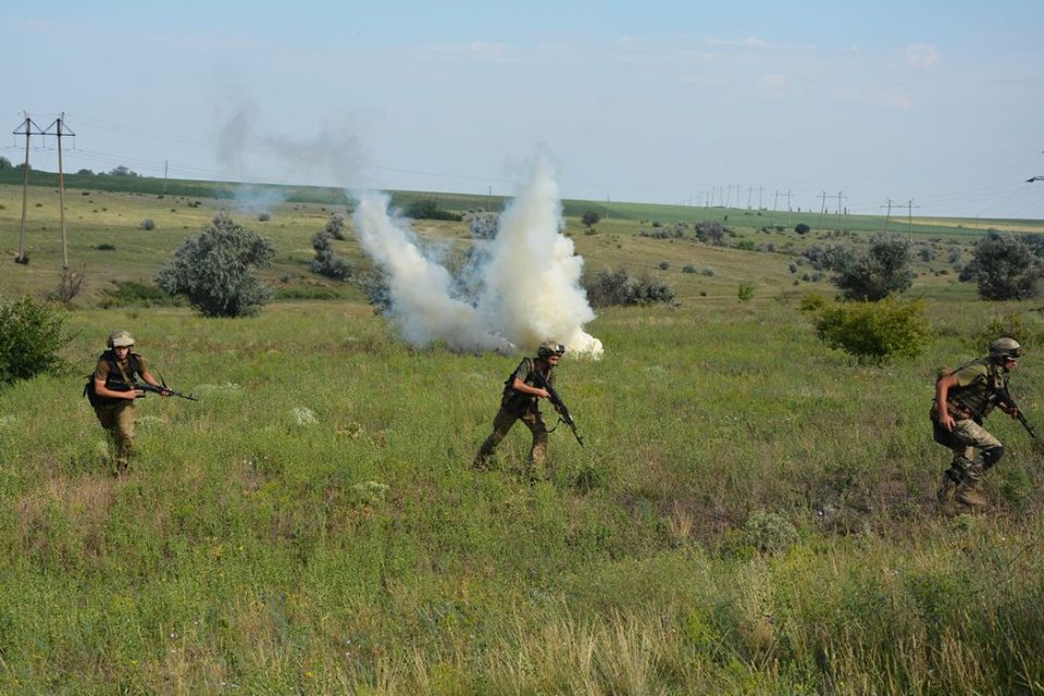 С использованием опыта 2014-го: николаевские десантники продолжают тактические учения на полигоне 21