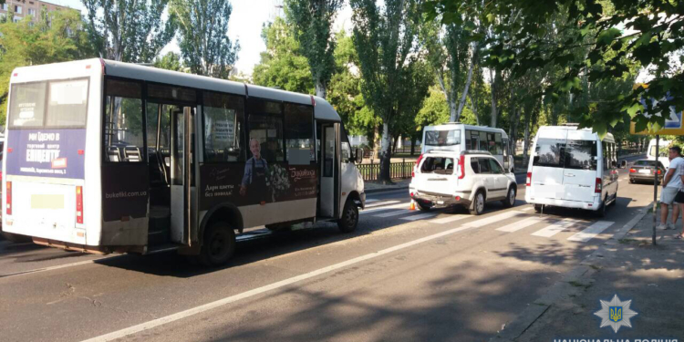 В Николаеве маршрутка попала в ДТП – пострадали 6 человек