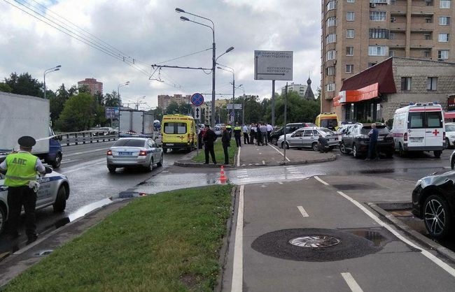 В Москве задержали мужчину, который захватил в магазине заложницу 1