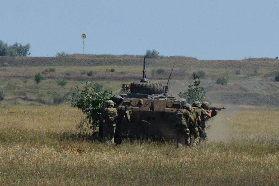 С использованием опыта 2014-го: николаевские десантники продолжают тактические учения на полигоне 27