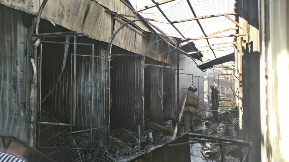 В Славянске сгорел Центральный рынок, есть пострадавшие