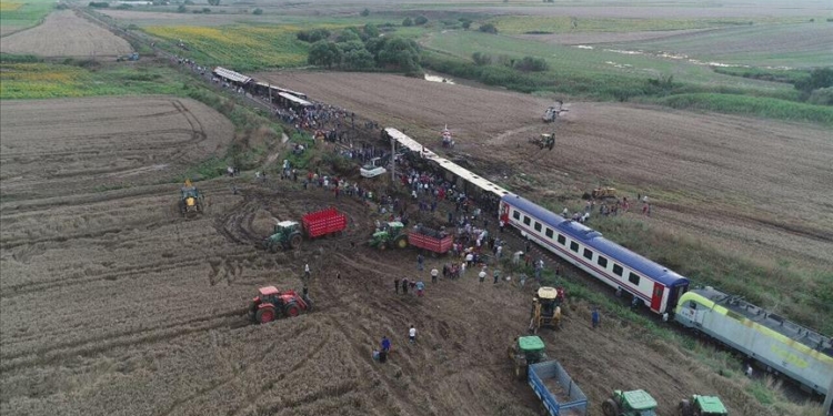 В Турции перевернулся пассажирский поезд: 10 погибших, 73 раненых