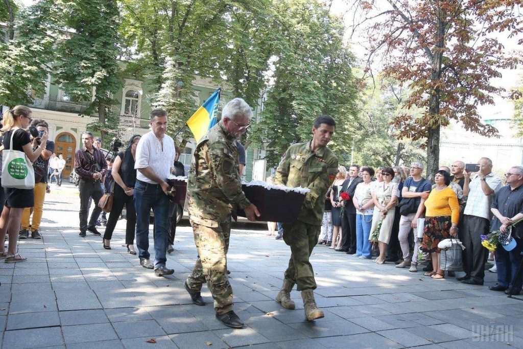 Украинцы попрощались с Левком Лукьяненко 7